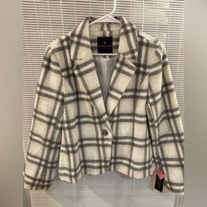 NWT
BAGATELLE Blazer
Polyester, looks like wool